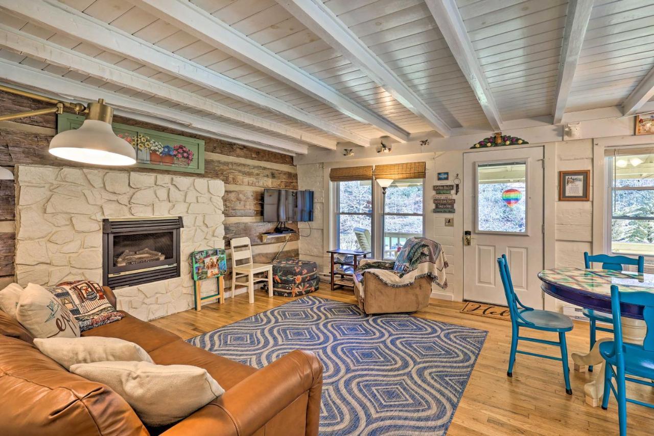 Riverfront Idyllic Lansing Home With Porch! Exteriér fotografie