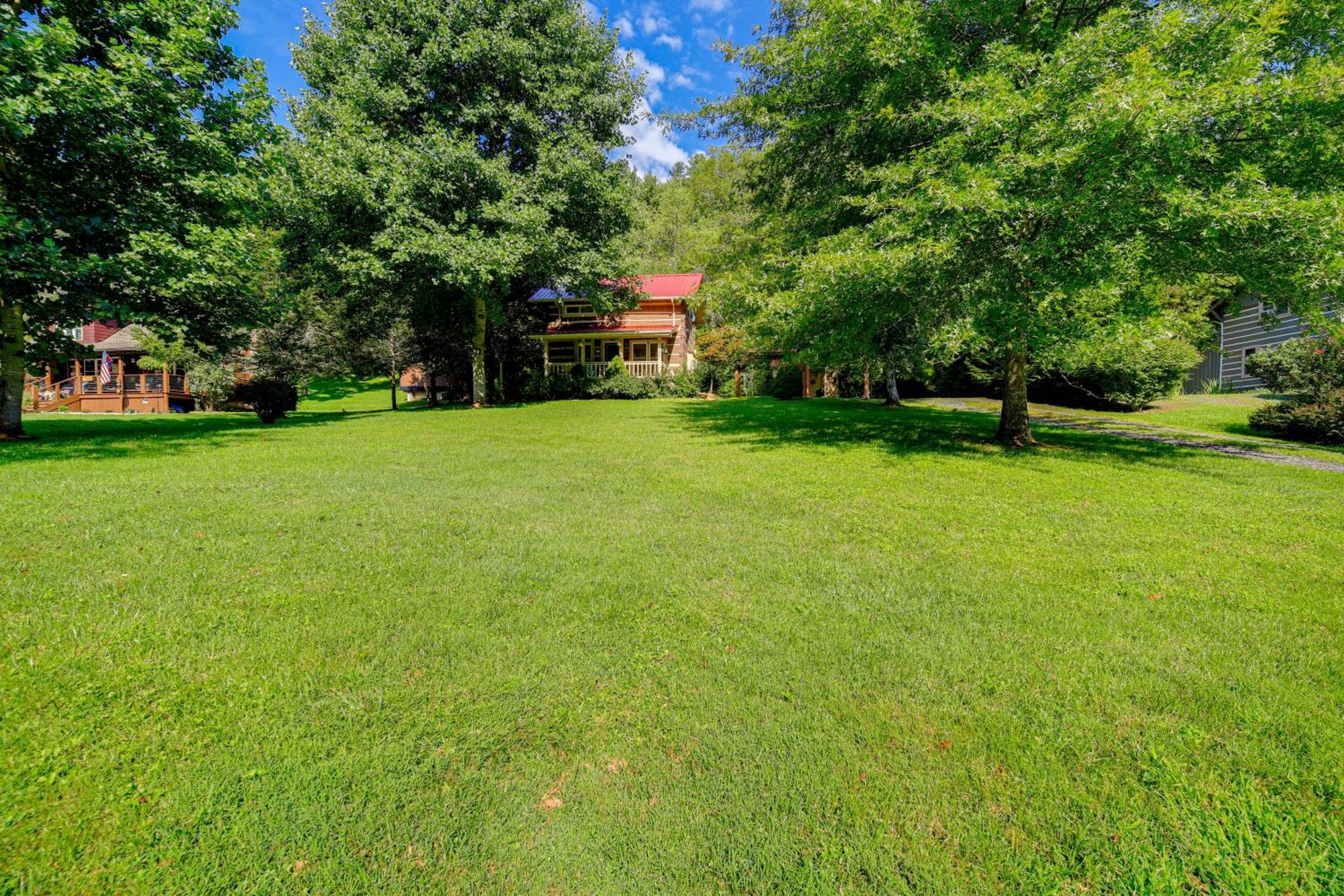 Riverfront Idyllic Lansing Home With Porch! Exteriér fotografie