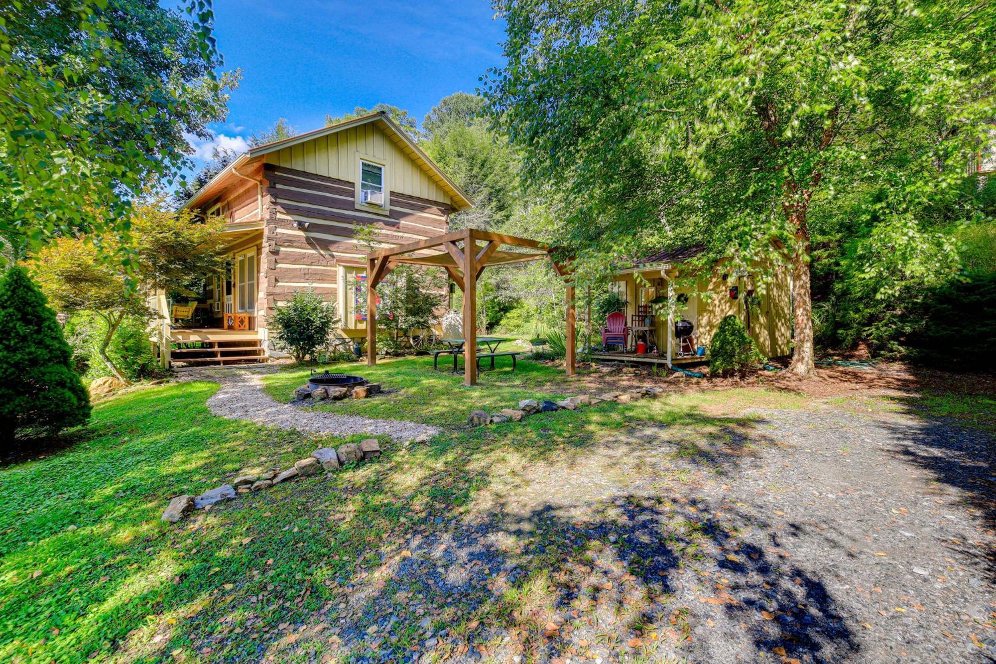 Riverfront Idyllic Lansing Home With Porch! Exteriér fotografie